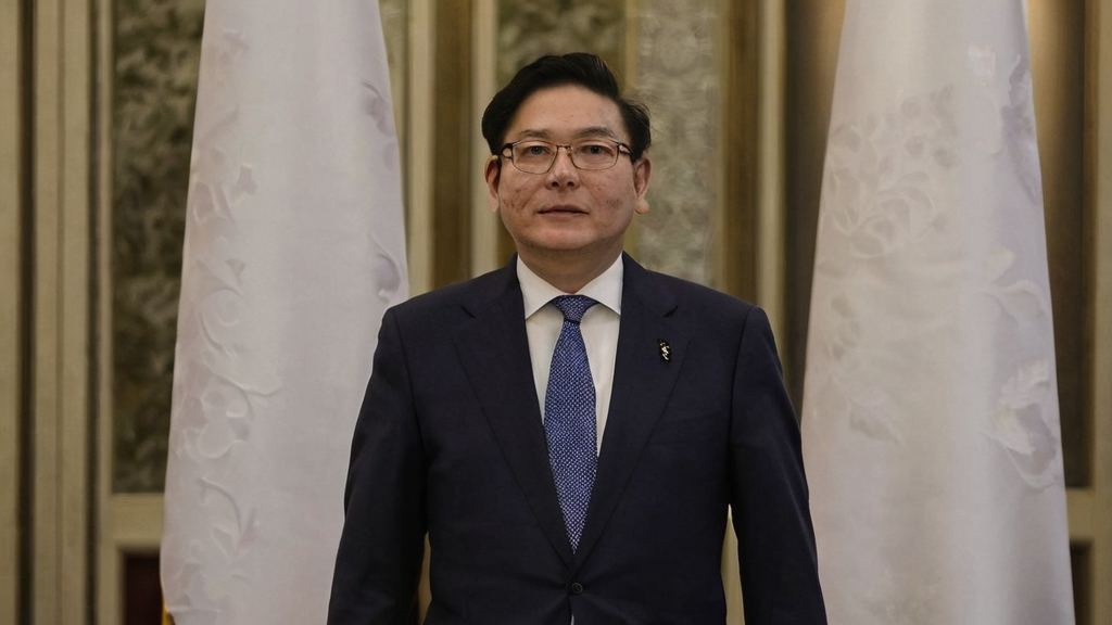 小灯吃瓜引发娱乐圈热议 网友在神秘留言板积极互动